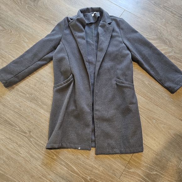 Grey Coat - Picture 1 of 5